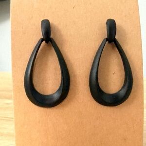 Chic Black Teardrop Earrings